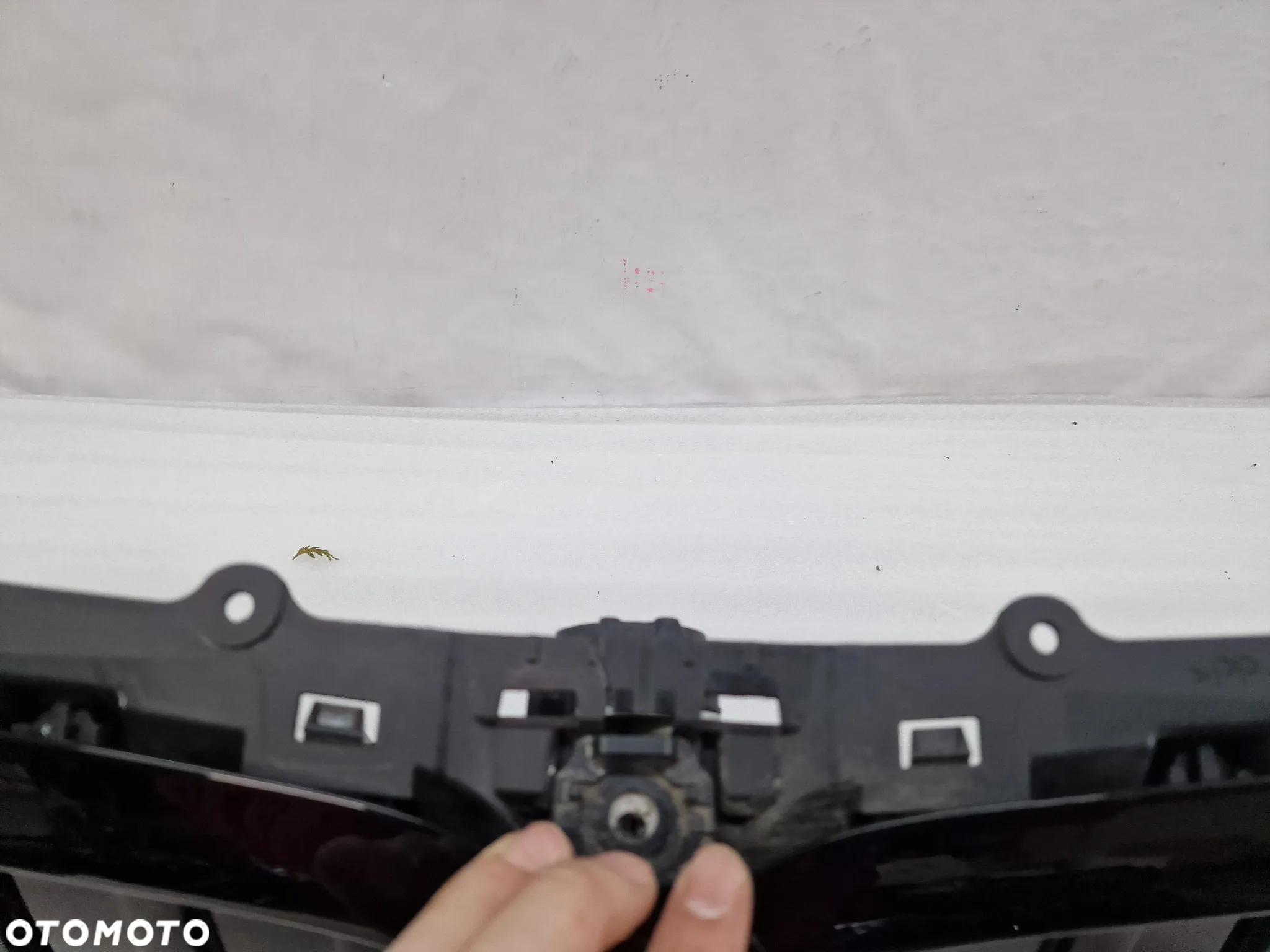 BMW G20 / G21 / G28 ATRAPA / GRILL ZDERZAKA PRZEDNIEGO PRZÓD + ŻALUZJA CZARNA W POŁYSKU , NR 187156-10 18715610 / 5A22C60 , NR AUKCJI GL703 - 15