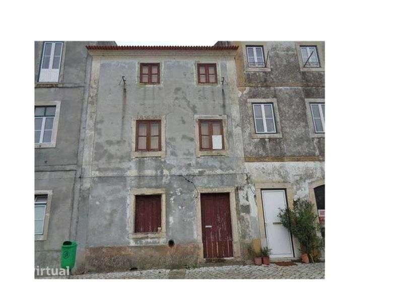 Prédio com 3 pisos no centro histórico de Soure, junto ao Castelo - Grande imagem: 2/7