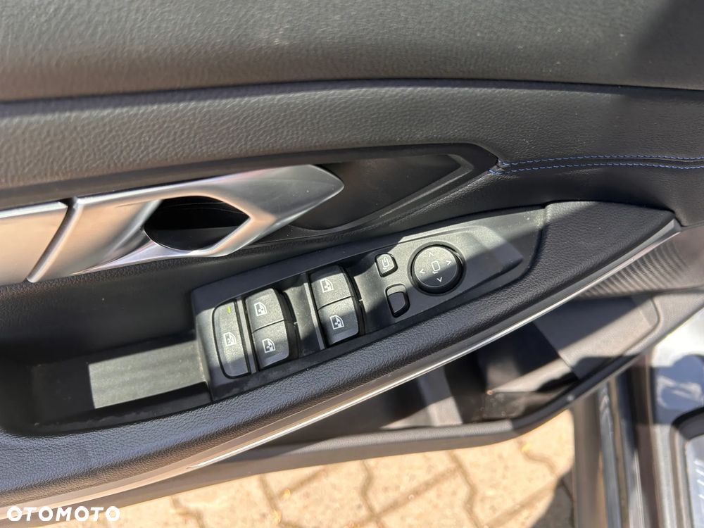 BMW Seria 3 330i xDrive M Sport sport - 13