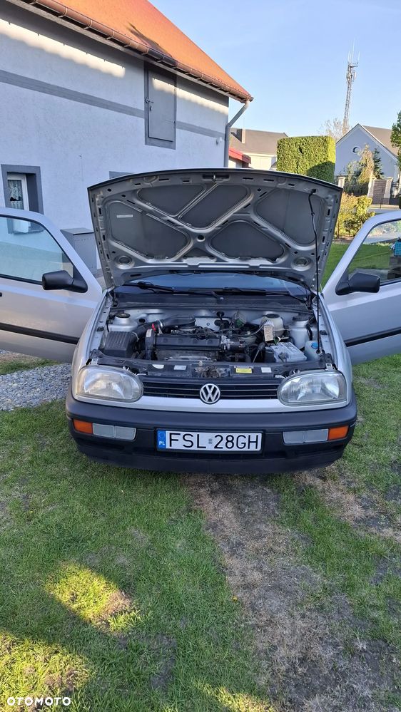 Volkswagen Golf 1.6 CL - 5