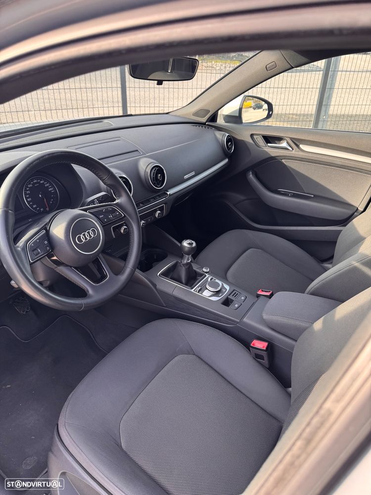 Audi A3 Sportback 30 TFSI S-line - 9