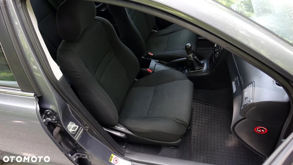 Toyota Avensis - 13