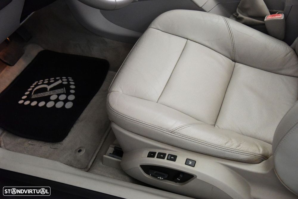 Volvo C70 2.4 D5 Momentum Geartronic - 21