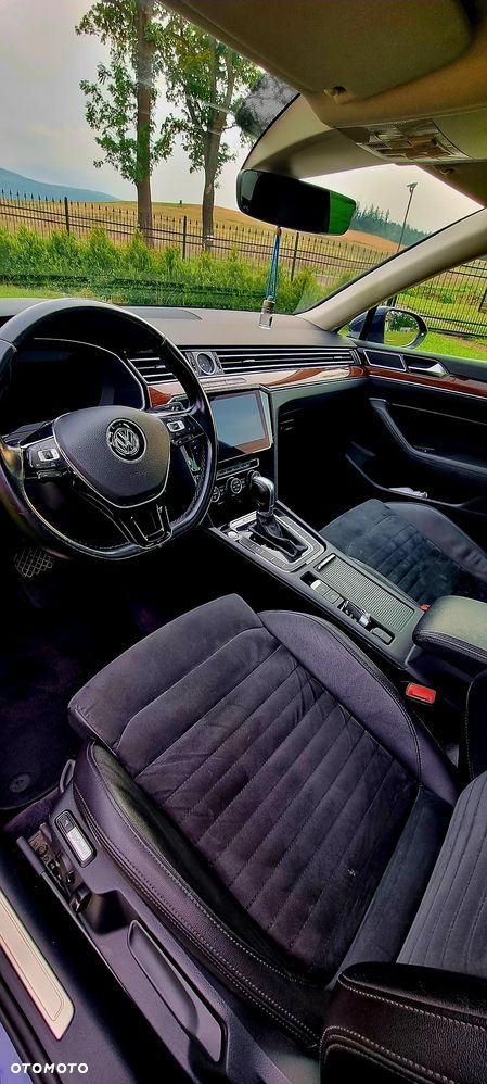 Volkswagen Passat 2.0 TDI SCR 4Mot DSG Highline - 8