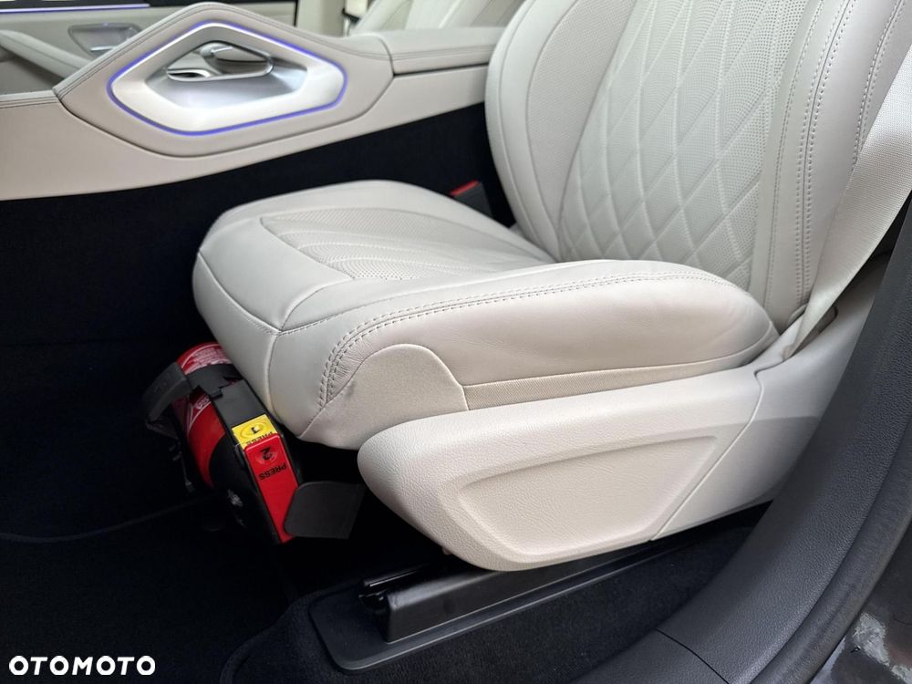 Mercedes-Benz GLS - 12