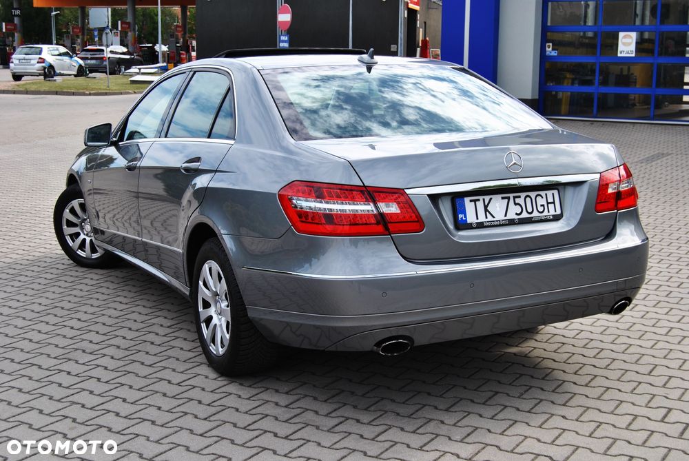 Mercedes-Benz Klasa E 300 CDI DPF BlueEFFICIENCY 7G-TRONIC Elegance - 6