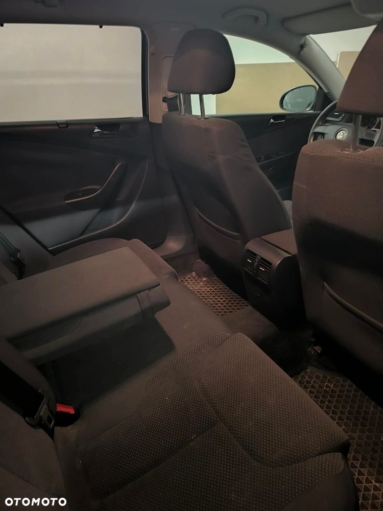 Volkswagen Passat - 8