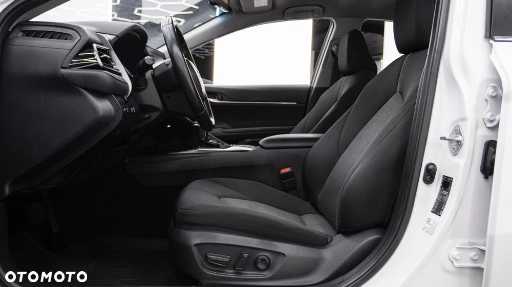 Toyota Camry 2.5 Hybrid Comfort CVT - 16