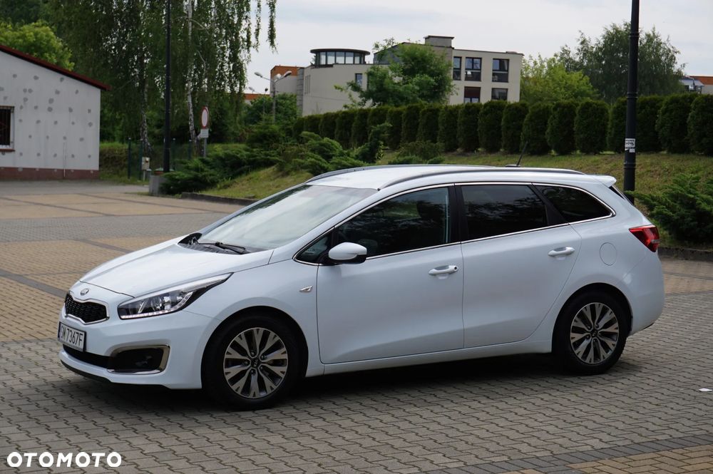 Kia Ceed 1.6 GDI Dream Team Edition - 14