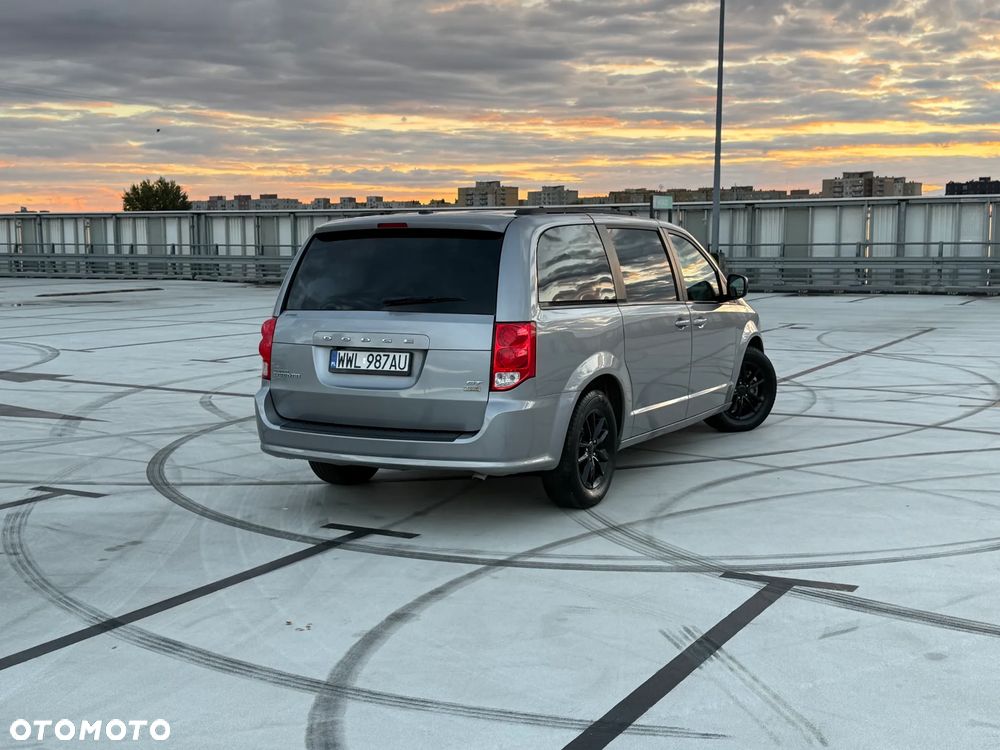 Dodge Grand Caravan - 7