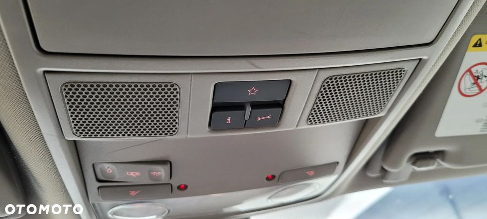 Volkswagen Passat 2.0 TDI DPF Highline - 22