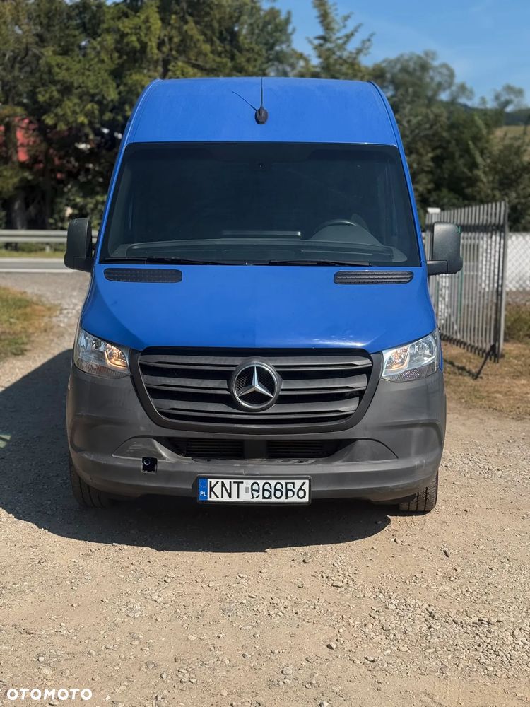 Mercedes-Benz Sprinter - 2