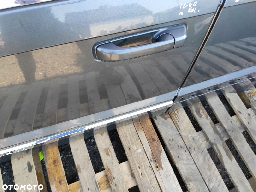 JEEP GRAND CHEROKEE WK DRZWI LEWY PRZÓD CIEMNY SZARY PROSTE ORYGINAŁ - 7