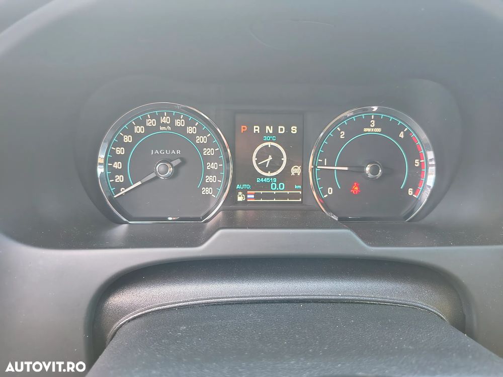 Jaguar XF 2.2D Luxury - 14