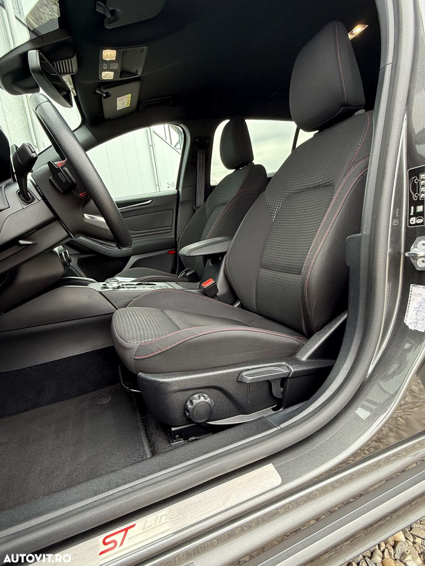 Ford Focus Turnier 1.5 EcoBlue Start-Stopp-System Aut. ST-LINE - 17