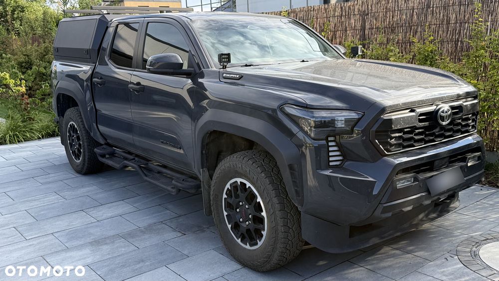 Toyota Tacoma - 1