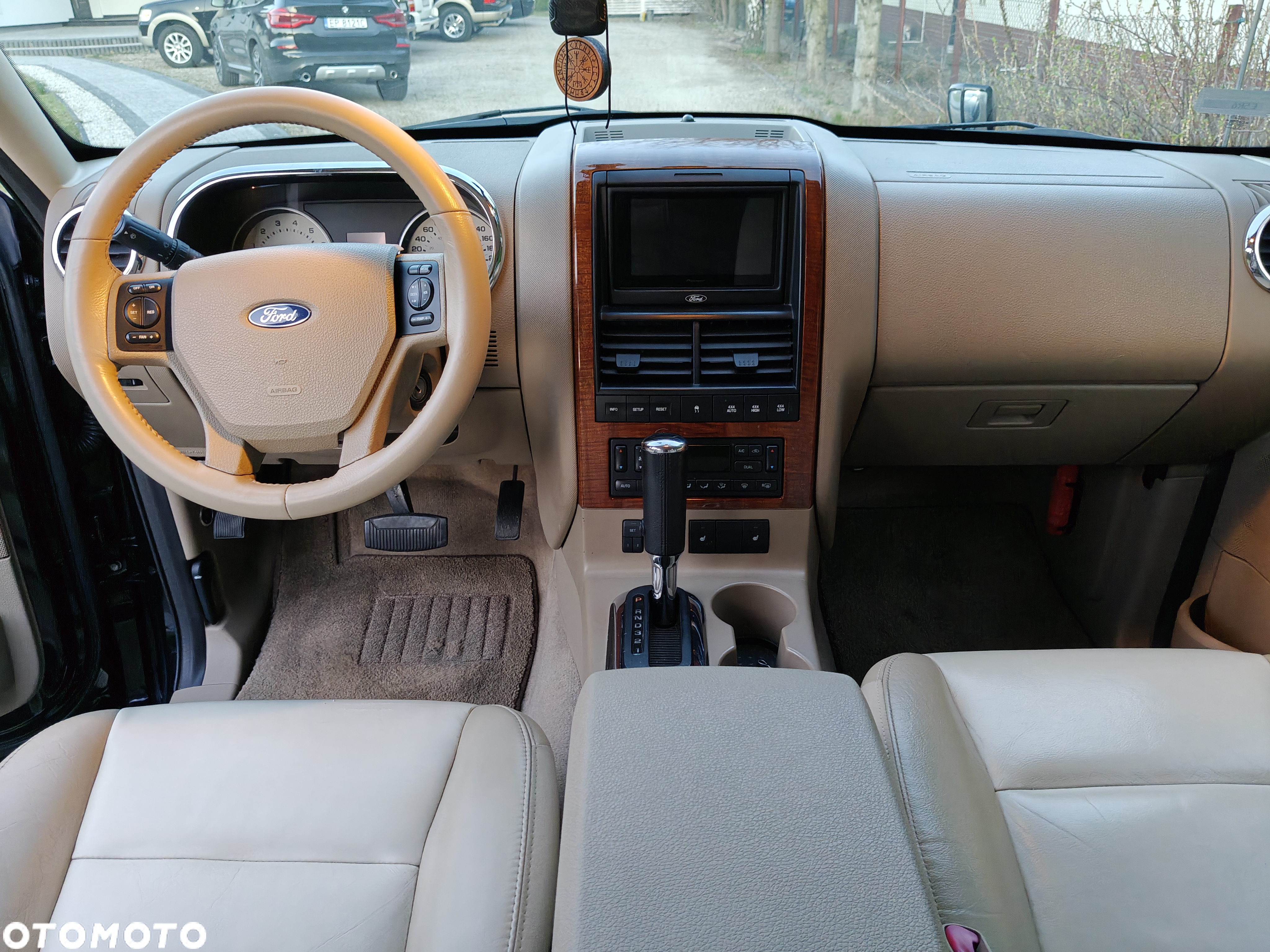 Ford Explorer 4.6 4WD - 10