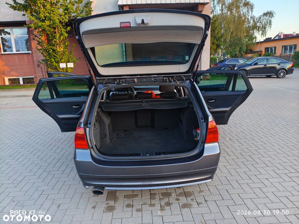 BMW Seria 3 320i - 4