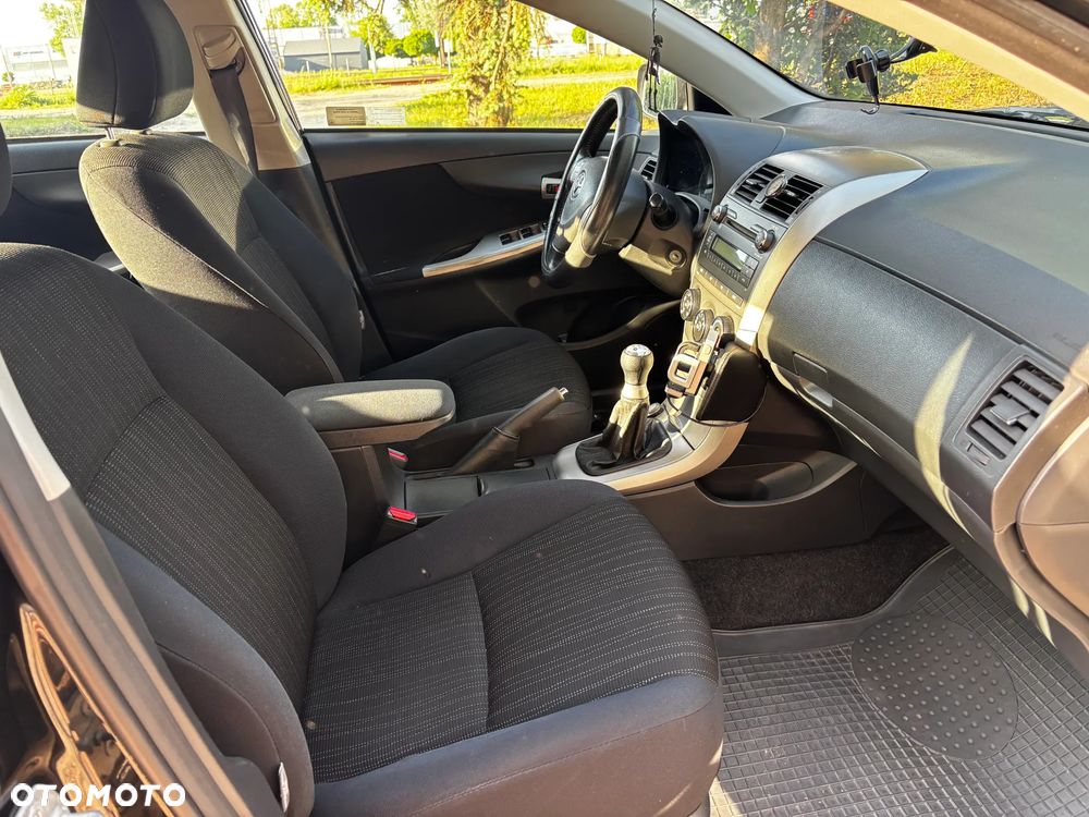 Toyota Corolla 1.6 VVT-i Luna - 12