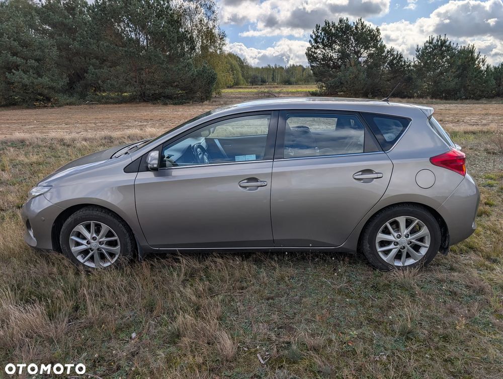 Toyota Auris 2014 photo 4