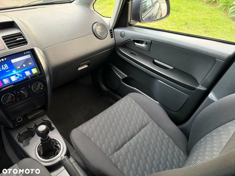 Suzuki SX4 1.6 GS / Premium - 6