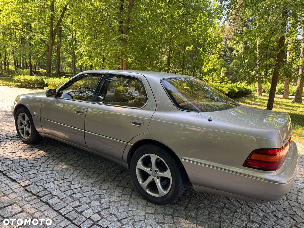 Lexus LS - 11