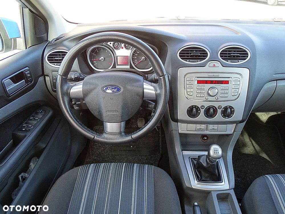 Ford Focus 1.6 16V Ghia - 24