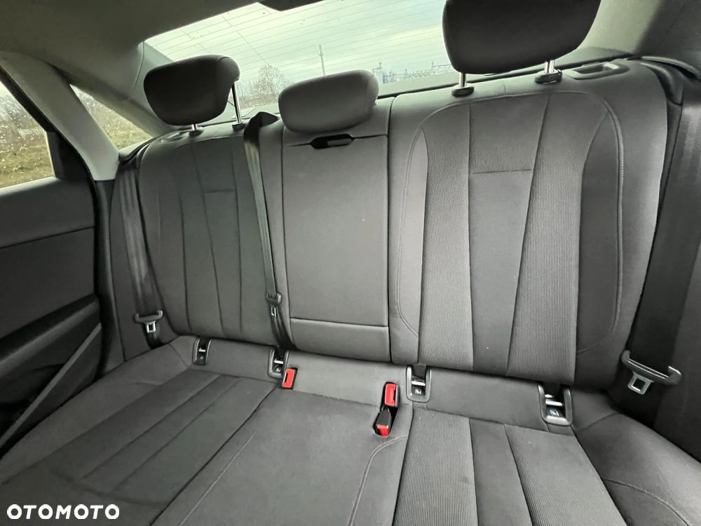 Audi A4 Limousine 2.0 TDI ultra S tronic - 11