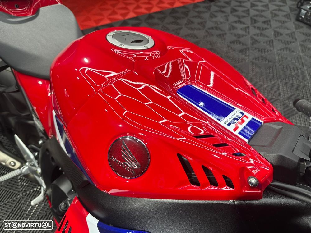 Honda CBR 1000RR-R FIREBLADE - 12