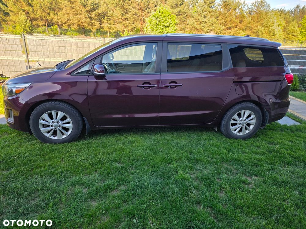 Kia Sedona - 3