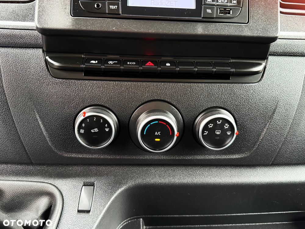 Renault Master 145DCI Kontener 8ep + Winda 750 kg - 11