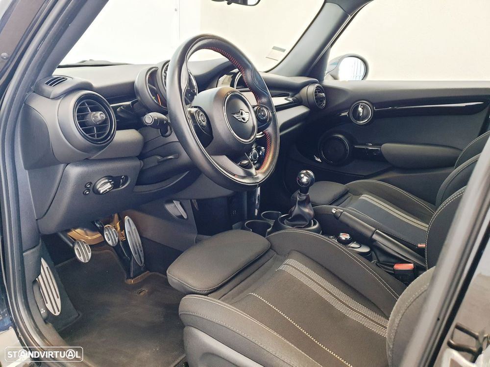 MINI 5 Portas Cooper D - 18