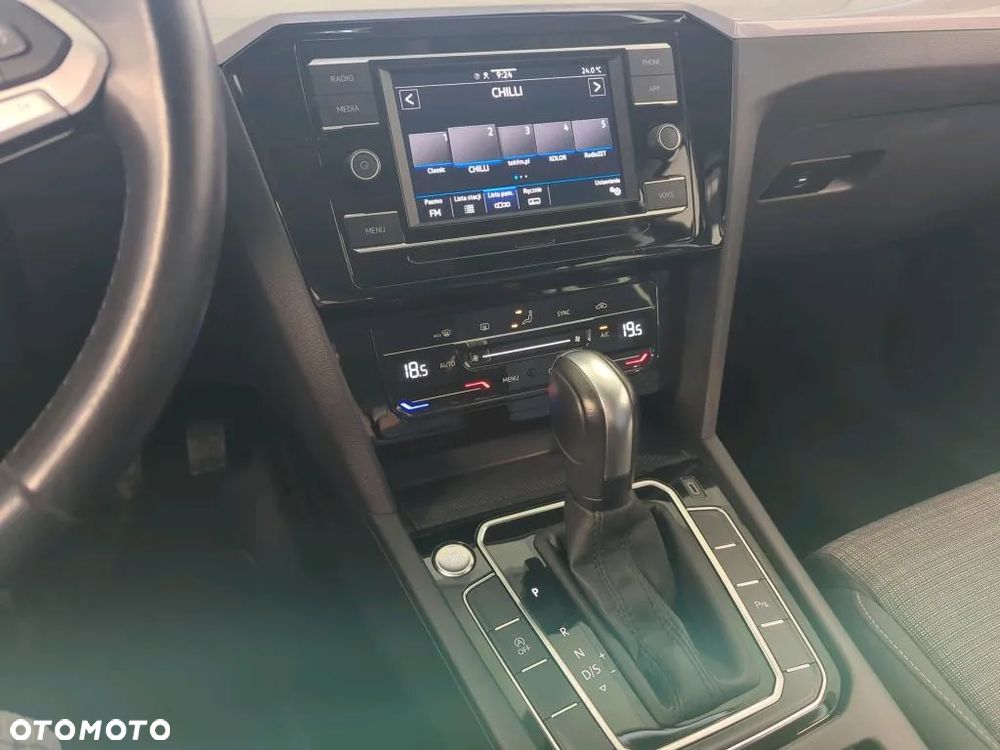 Volkswagen Passat - 11