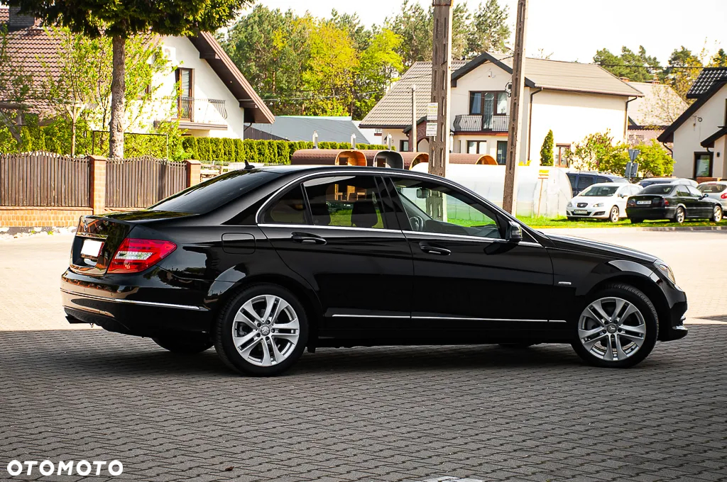 Mercedes-Benz Klasa C 180 T BlueEFFICIENCY Avantgarde - 13
