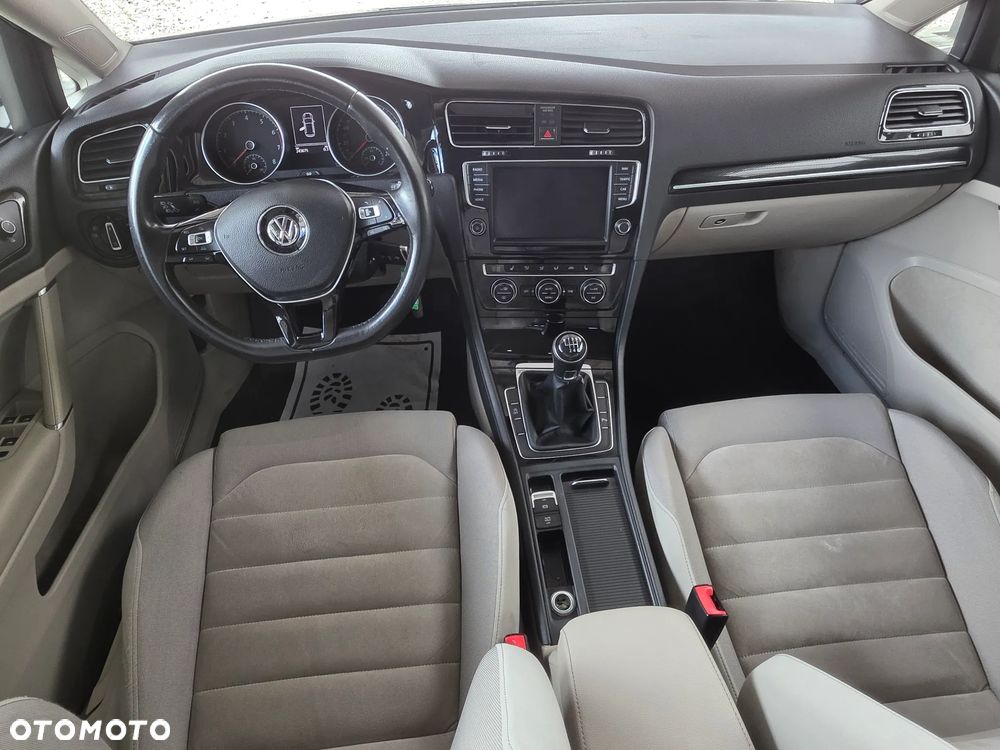 Volkswagen Golf - 28