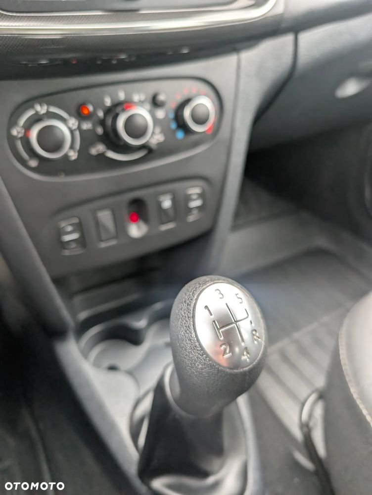 Dacia Logan 0.9 TCe Laureate S&S - 29