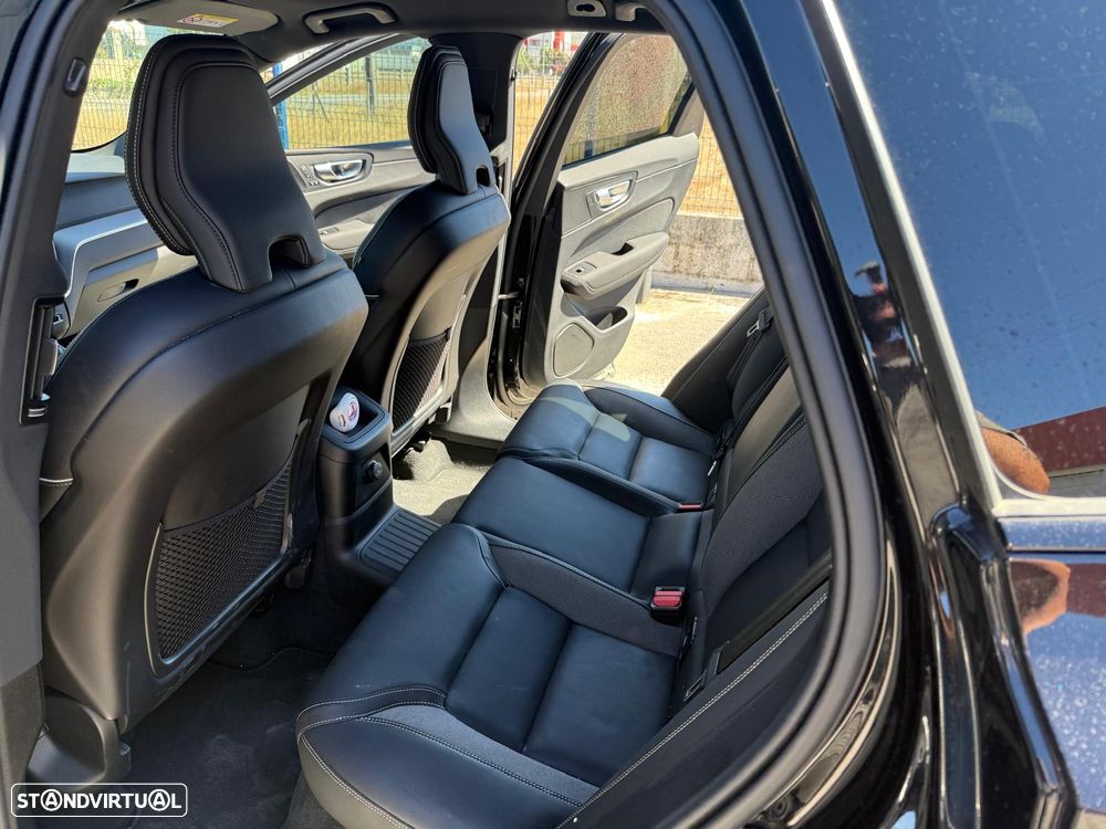 Volvo XC 60 2.0 T6 PHEV Black Edition - 7
