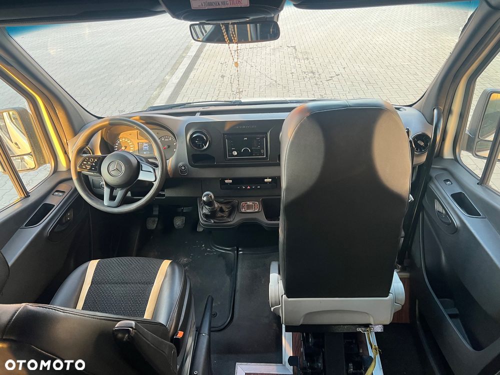 Mercedes-Benz 519 model - 8