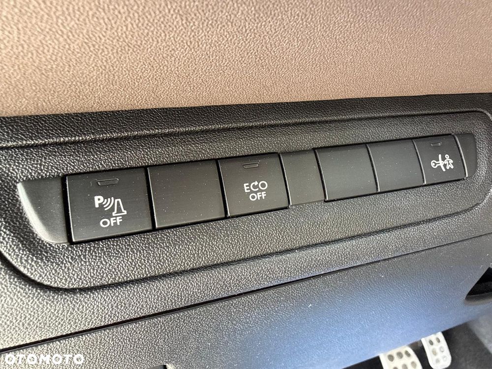 Peugeot 2008 1.6 e-HDi Allure S&S - 20