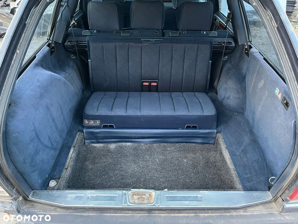 TRZECI RZĄD SIEDZEŃ KANAPA TYLNA BAGAŹNIKA MERCEDES W124 KOMBI KOMPLET S124 - 1