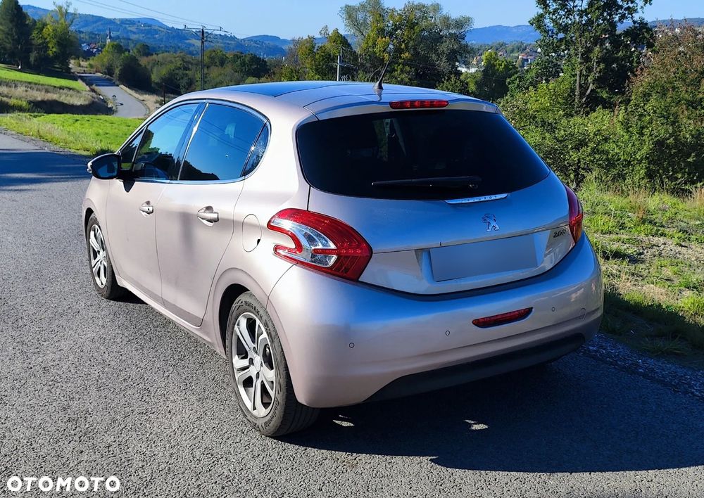 Peugeot 208 2012 photo 3