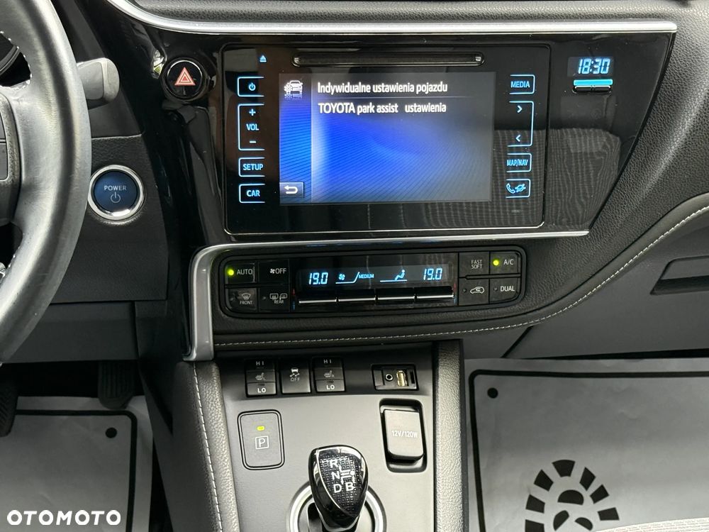 Toyota Auris Hybrid 135 Prestige - 10