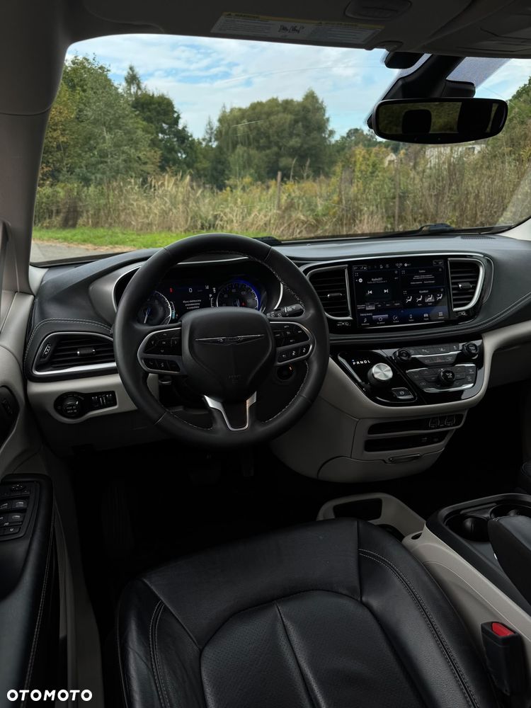 Chrysler Pacifica - 33