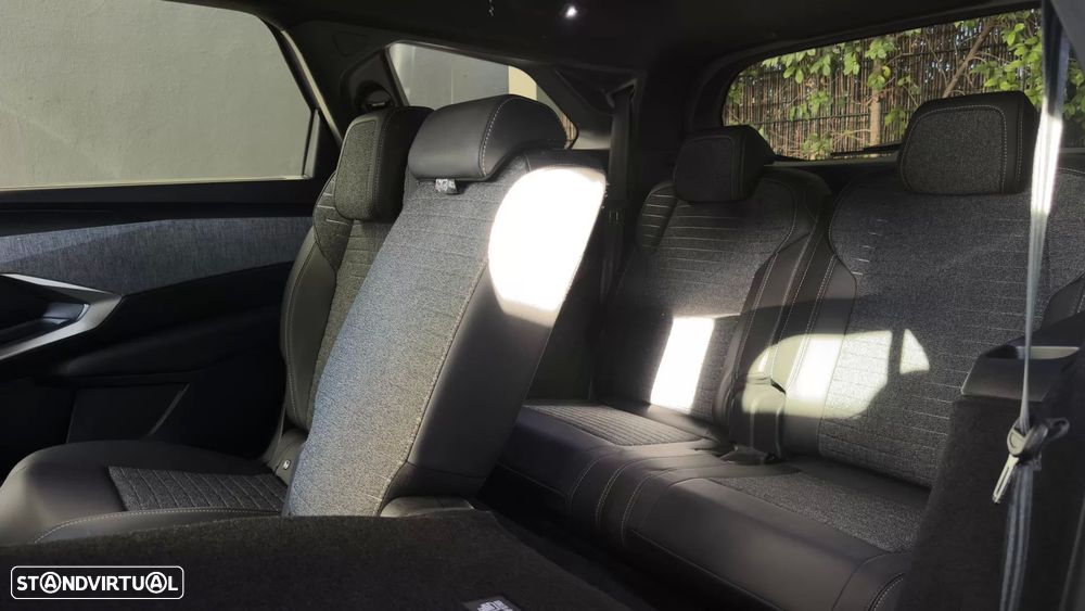 Peugeot E-5008 73 kWh Allure - 21