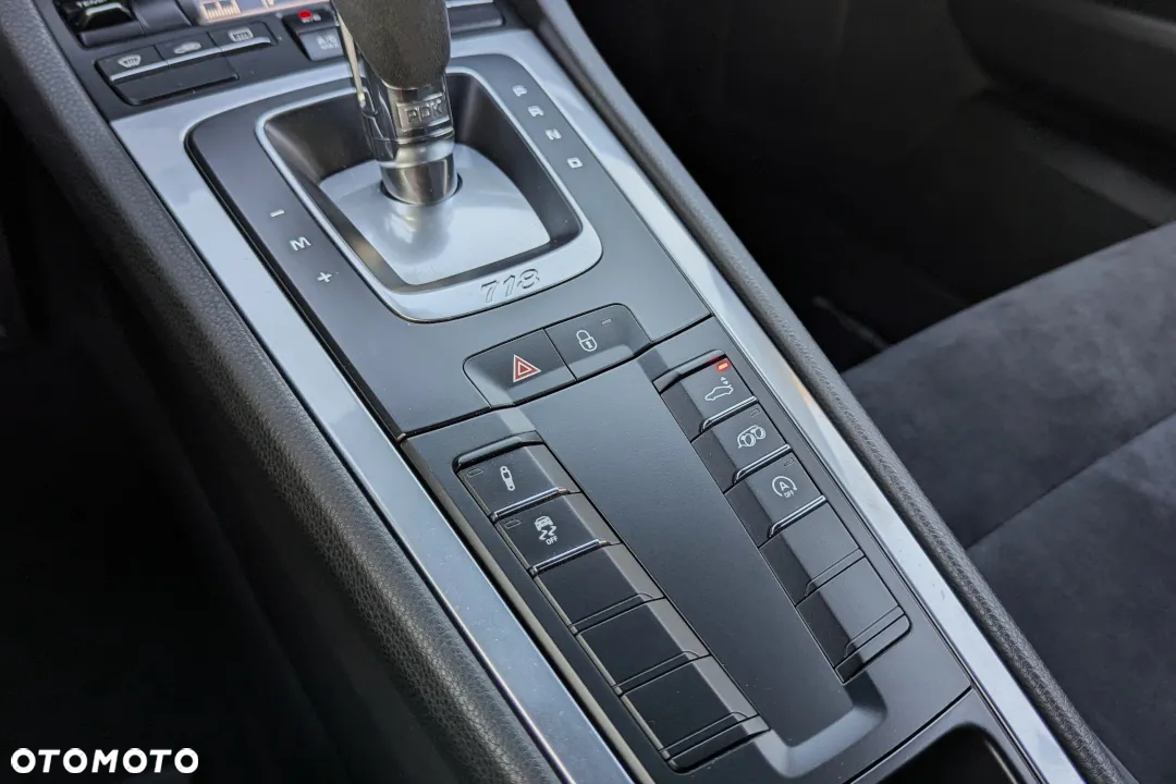 Porsche 718 Cayman GTS PDK - 25