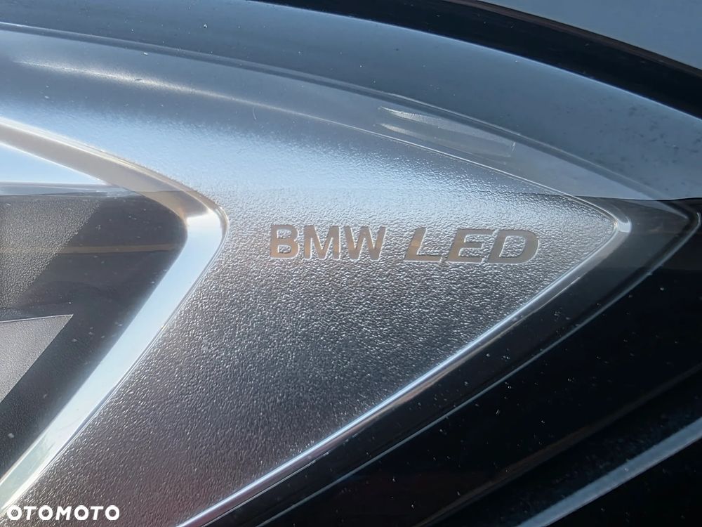 BMW Seria 3 318d mHEV - 16