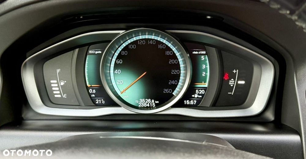 Volvo XC 60 D4 Ocean Race - 30
