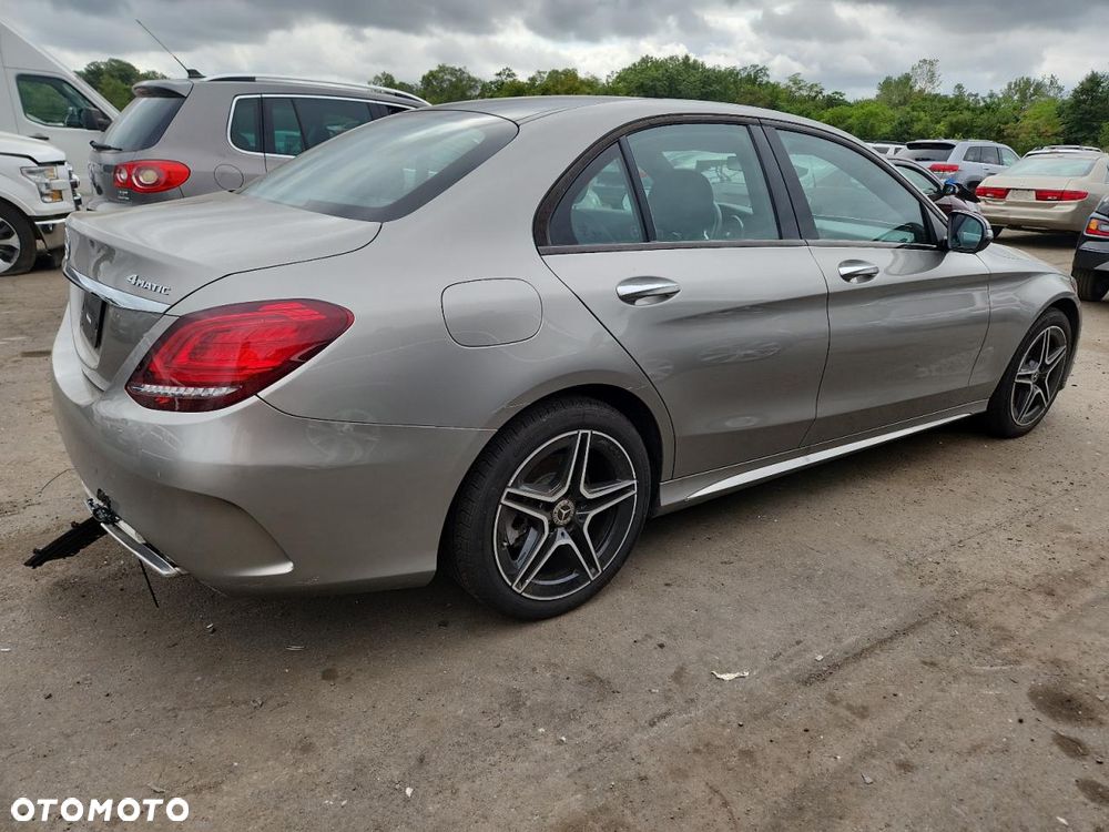Mercedes-Benz Klasa C 300 9G-TRONIC Exclusive - 3