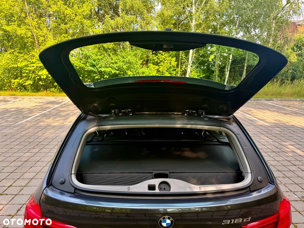 BMW Seria 3 318d Sport Line - 19