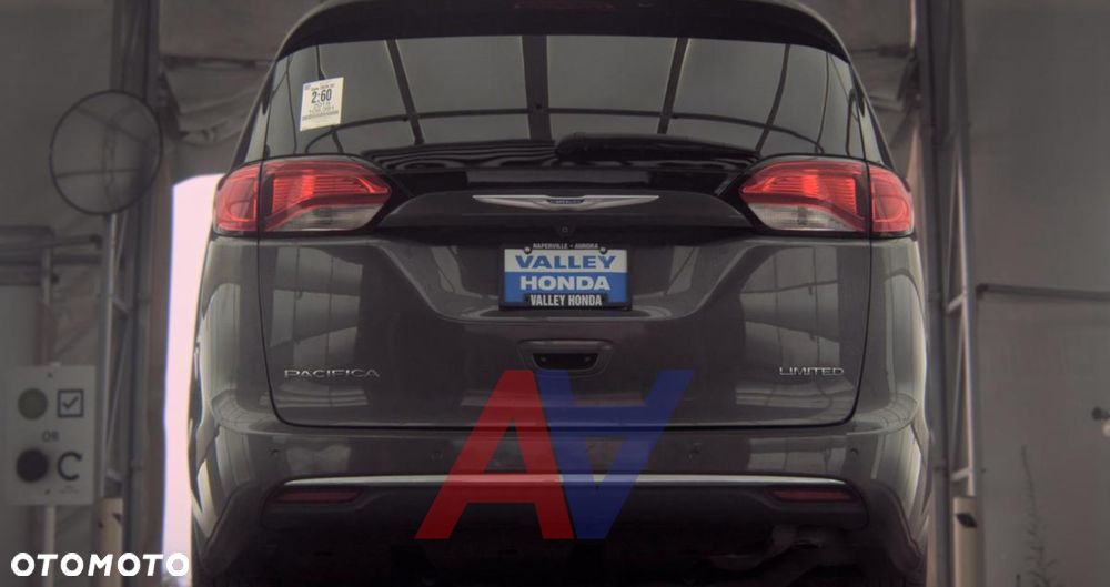 Chrysler Pacifica - 8